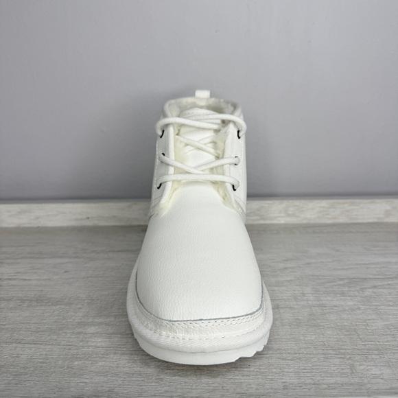 New Ugg Neumel white leather boots kids boy size 5 - Picture 3 of 12